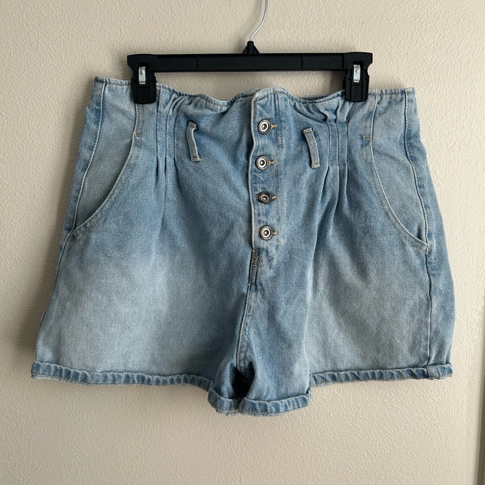 ZARA Light Wash Jean Shorts Denim High Rise Paper Bag Style Shorts Size 10